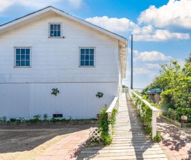 Bay View Tiki Beach Cottage