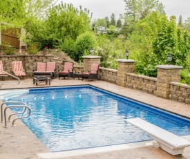 Grand Getaway with Hot Tub in Spokane Valley!