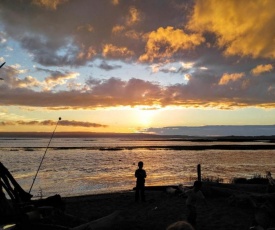 Tide-Over Flats Beach - Waterfront Stanwood Home