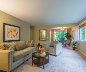 the Sea View, new carpet & paint, best area, no stairs Jacuzzi bathtub