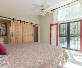 Secluded Oasis w Hot Tub, Screened-in Porch, WiFi!
