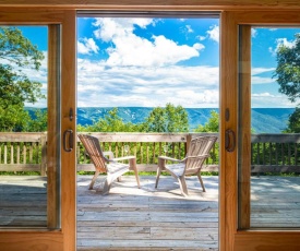 Chalet Cabin w Amazing Views, Huge Deck, Fire Pit!