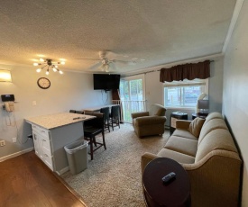 Stroll to Slopes, Village Area, Ski in-out MtLodge 157