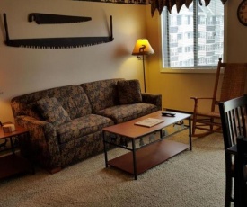 Stroll to Slopes, Village Area, Ski in-out MtLodge 322