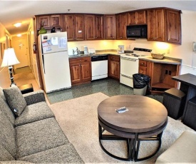 Stroll to Slopes, Village Area, Ski in-out MtLodge 343