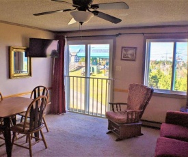 Stroll to Slopes, Village Area, Ski in-out MtLodge 242