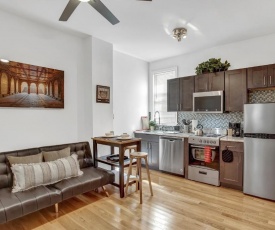 Modern Contemporary-Style 2Bd Apt by ACT