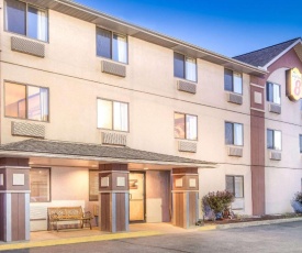 Super 8 by Wyndham Wheeling