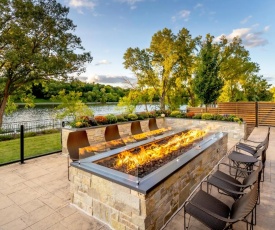 Courtyard by Marriott Appleton Riverfront