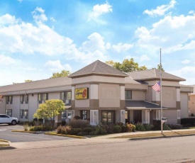Super 8 by Wyndham Beloit