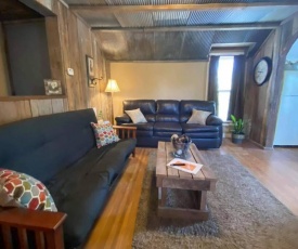Hunters Cabin Loft/Studio at White House Lodge
