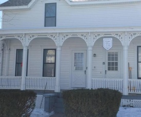 Lower E. Park St. Studio Apt.-White House Lodge