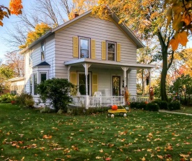 Historic Home with Sunroom - 5 Mi to Lambeau Field!
