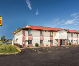 Super 8 by Wyndham Eau Claire I-94