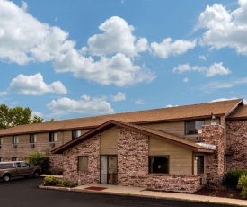 Super 8 by Wyndham Hartford WI