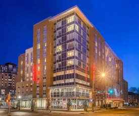 Hampton Inn & Suites Madison Downtown