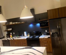3E-*Renovated* 5 min to UPMC Shadyside, sleeps 6
