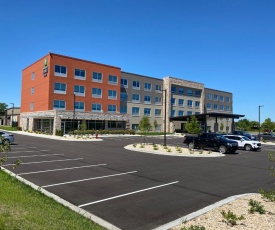 Holiday Inn Express & Suites - Madison West - Middleton, an IHG Hotel