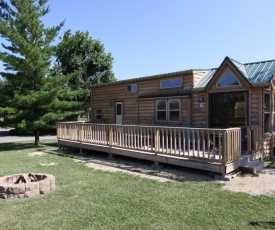 Lakeland RV Campground Deluxe Loft Cabin 11