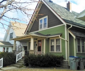 Comfortable 3 BR Craftsman Bungalow in Milwaukee's Bay View Neighborhood