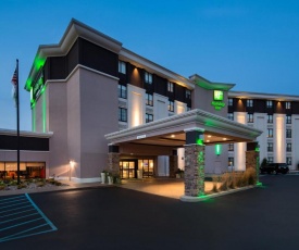 Holiday Inn Milwaukee Riverfront, an IHG Hotel