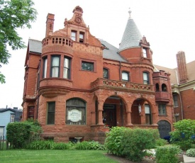Schuster Mansion Bed & Breakfast