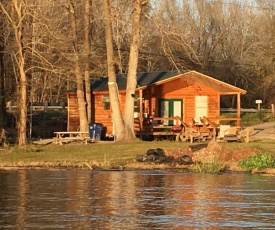 B&R Lakeside Cabins & RVs Retreat