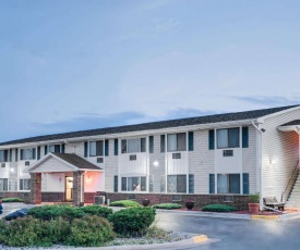 Super 8 by Wyndham Tomah Wisconsin