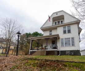 Third Floor Large 1 Bedroom Apartment in Manson House