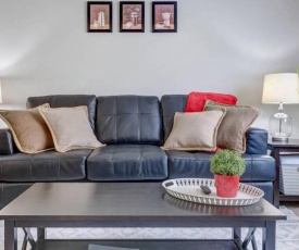 Near Froedtert✦King Bed✦Fast WiFi✦Underground Parking