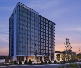 Renaissance Milwaukee West Hotel