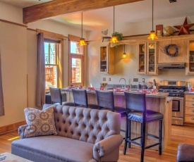 Historic DT Laramie Apartment Deck and 1 Mi to UW!