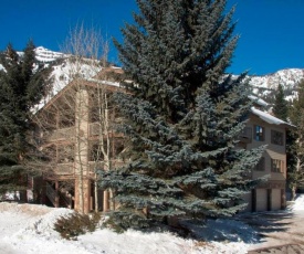 Teewinot Condominiums