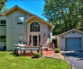Paradise in heart of Poconos FaSt InTeRnEt Close to All Attractions