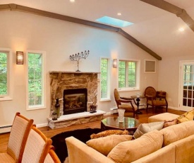 THE HUGE, RENOVATED, LUXURY HOUSE On The CREEK
