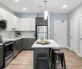 Luxury Apartment with Gym, Steps From Commuter Rail #3013