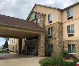 Countryview Inn & Suites