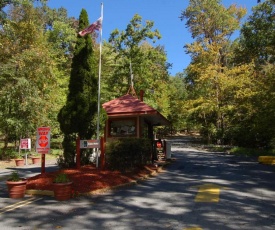 Scotrun Camping Resort Deluxe Park Model 4