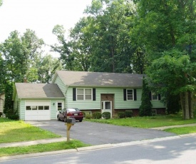 394 Oakwood Ave 2 Bedrooms Available