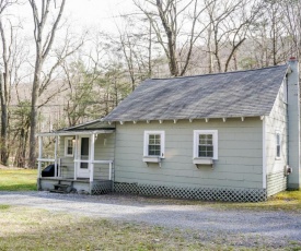 Camelback cottage - on ONE ACRE & near local attractions