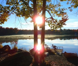 BETTER TO WAKE AT THE LAKE 1 -Beautiful Lakefront House
