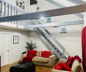 Comtemporary, Confortable, Well Appointed Home.