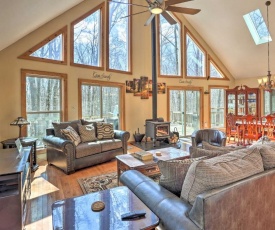 Cozy Retreat with Deck and Hot Tub, 20 mins to Kalahari
