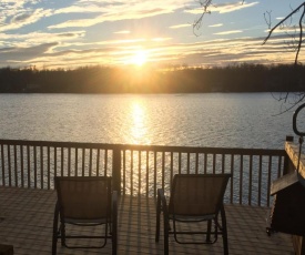 Gorgeous Lakefront Paradise for family and friends