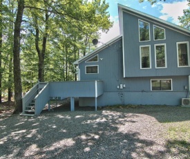 Poconos Luxury Lakefront Contemporary House