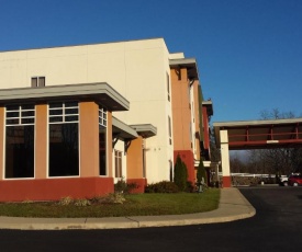 Paradise Inn & Suites