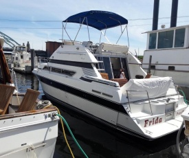 Frida - Waterfront Carver 30'