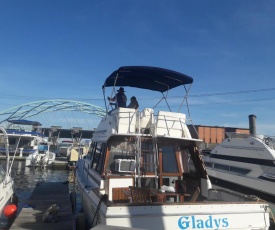 Gladys - Waterfront Bayliner 32