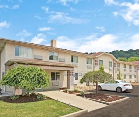 Super 8 by Wyndham Canonsburg/Pittsburgh Area