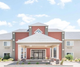 Howard Johnson by Wyndham Oacoma Hotel & Suites